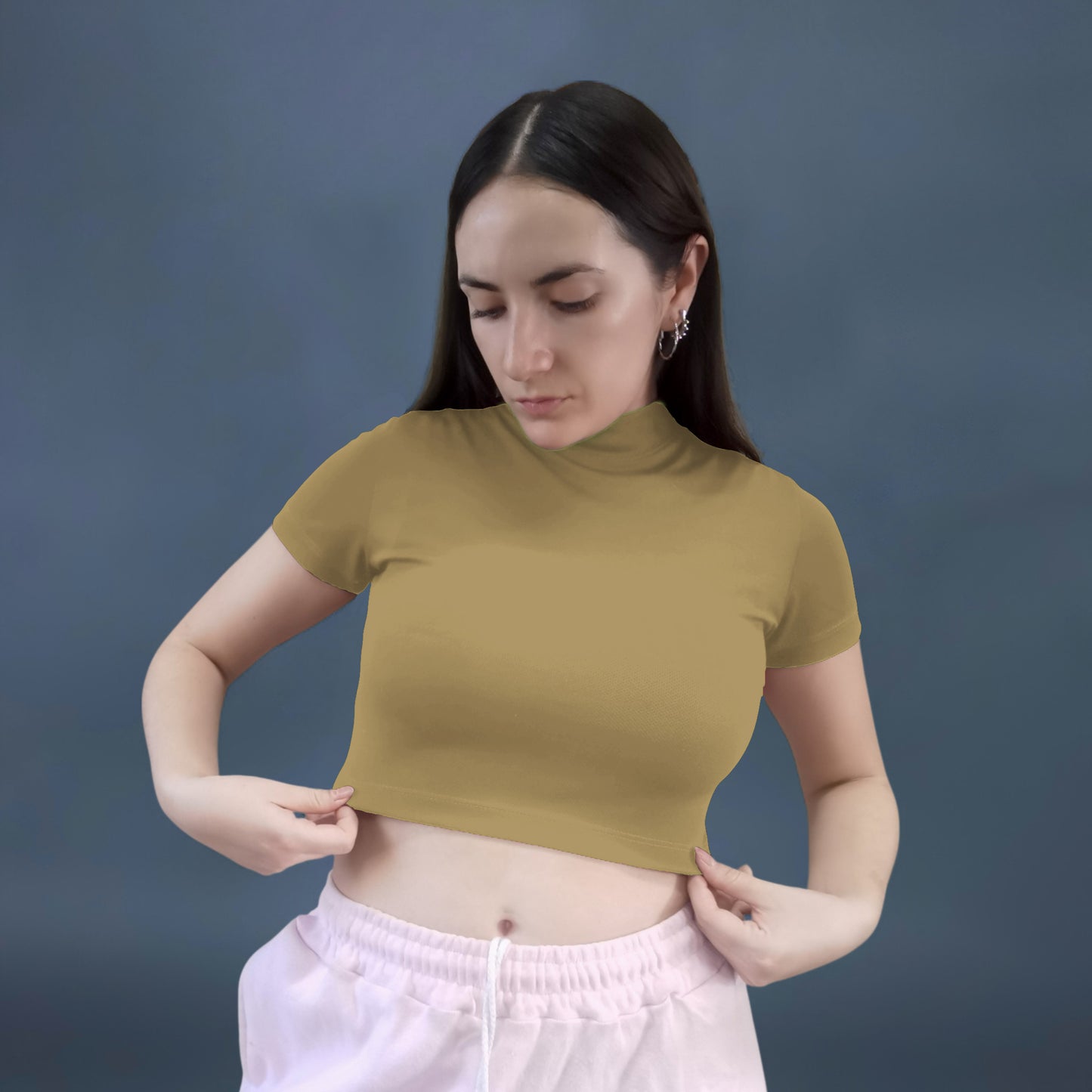 CROP TOP CUELLO ALTO CAQUI