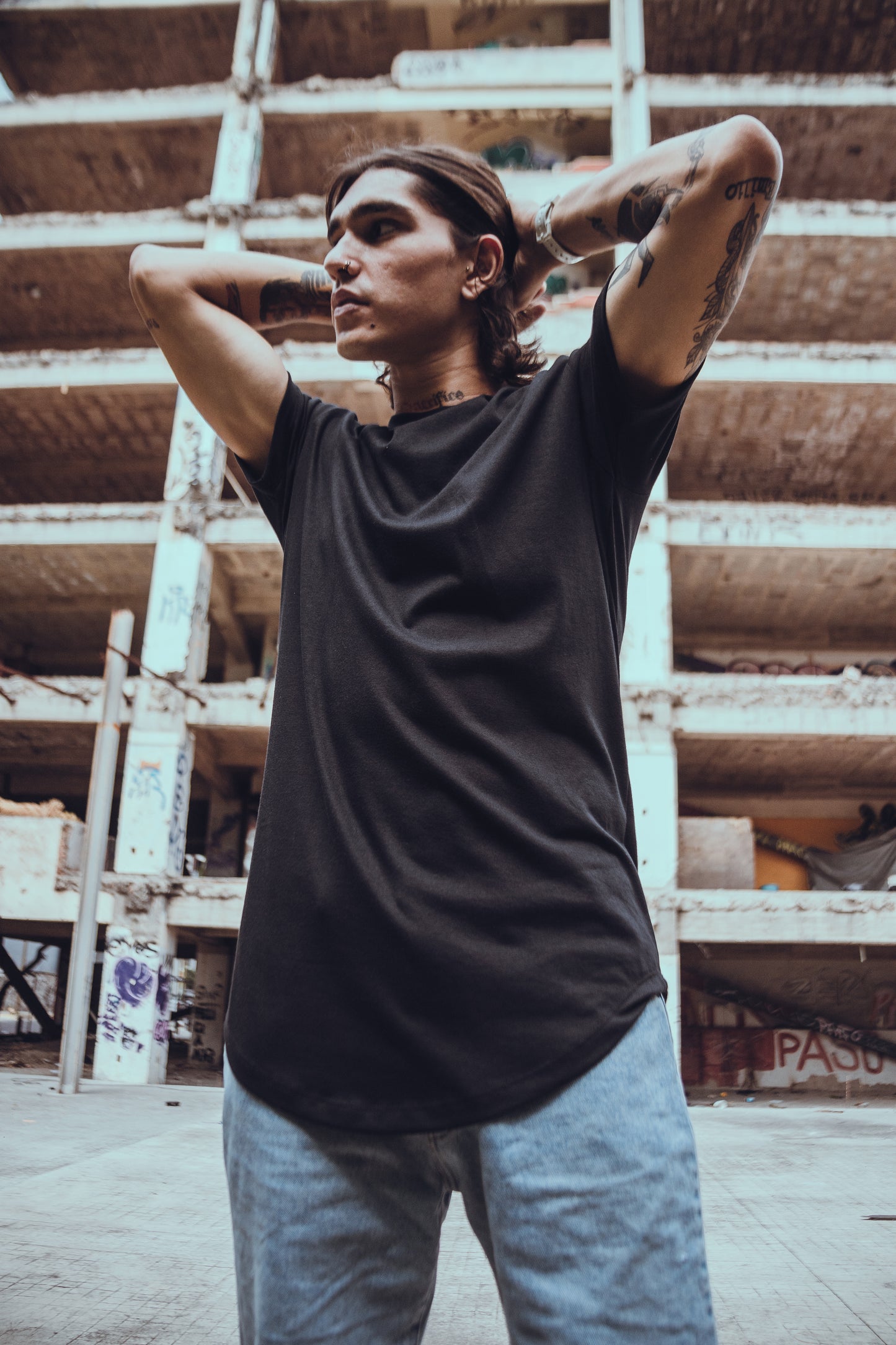 PLAYERA LONG FIT NEGRA, Camisetas Oversize, Ropa Oversize, Playeras Holgadas, Playeras de Algodon, Ropa Urbana, Street Wear, Tshirt Oversize, Camisetas largas, Playera de Moda Larga, Playeras long fit de Algodon, Playera H&M, Playera Zara, Playera con curva