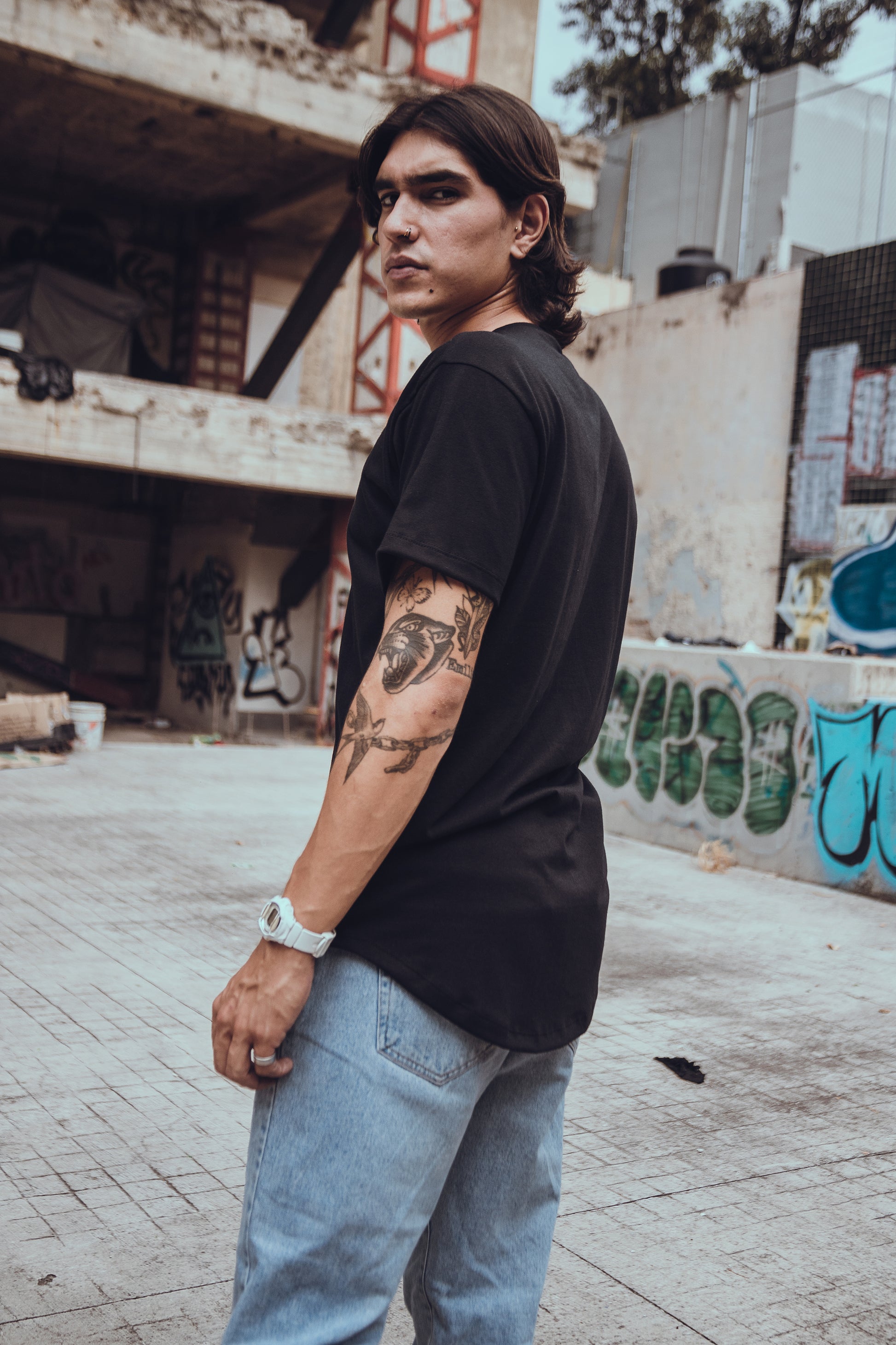 PLAYERA NEGRA LONG FIT, Camisetas Oversize, Ropa Oversize, Playeras Holgadas, Playeras de Algodon, Ropa Urbana, Street Wear, Tshirt Oversize, Camisetas largas, Playera de Moda Larga, Playeras long fit de Algodon, Playera H&M, Playera Zara, Playera con curva